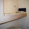Letto a castello in una stanza piccola.